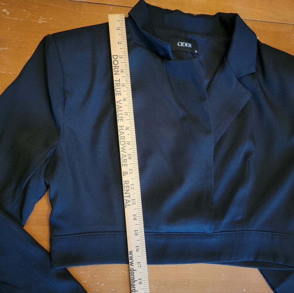 Solid Notched Collar Crop Blazer By Cider Black Size XL - Picture 9 of 10